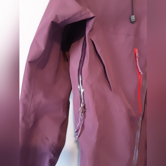 Arc'teryx Alpha SV Burgandy Coat w/ Gortex Pro Shell - Picture 5 of 15